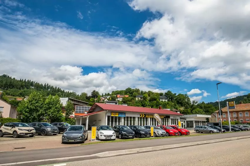 autos-vor-staiger-dich-abo-station-in-wolfach