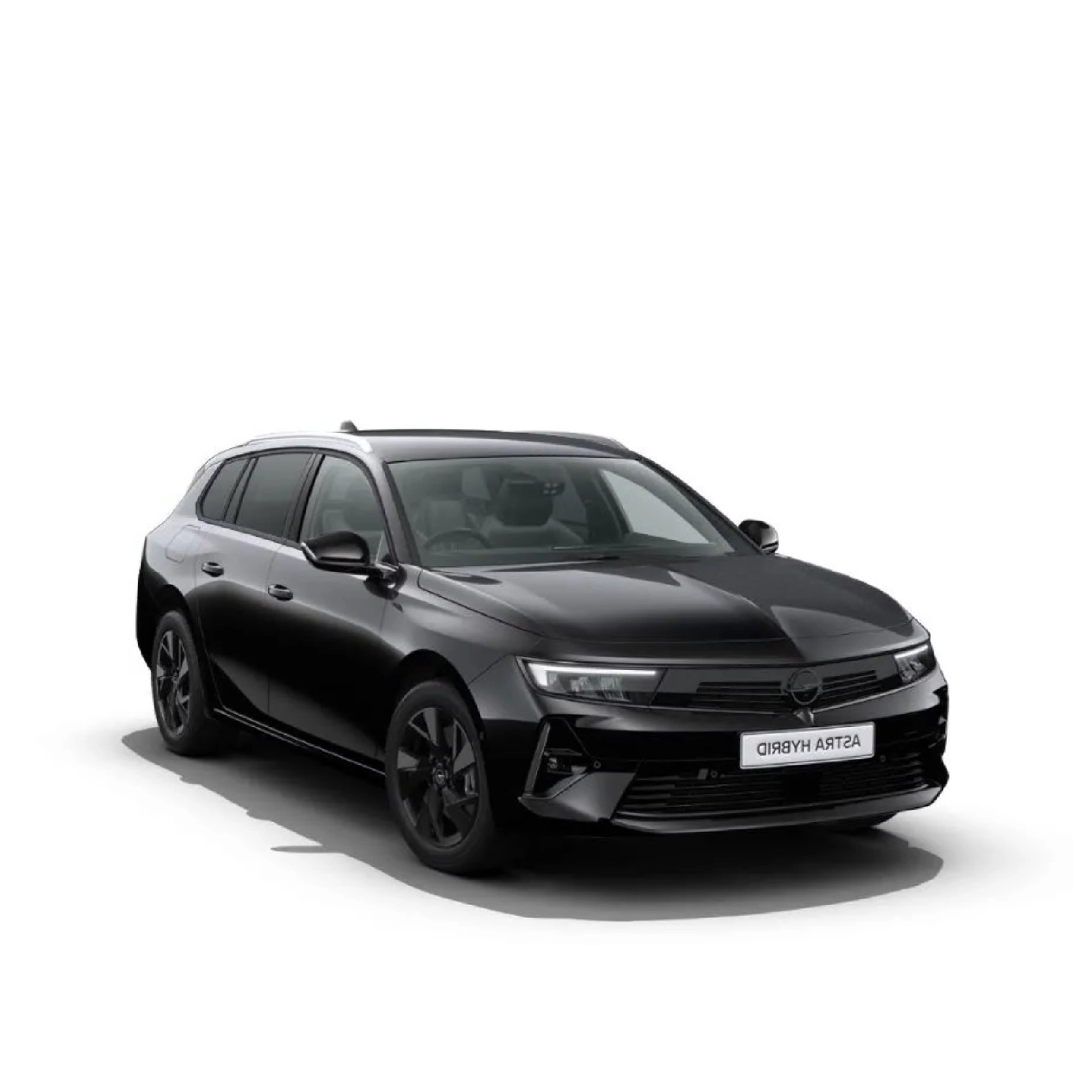 opel-astra-l-sportstourer-vor-weissem-hintergrund