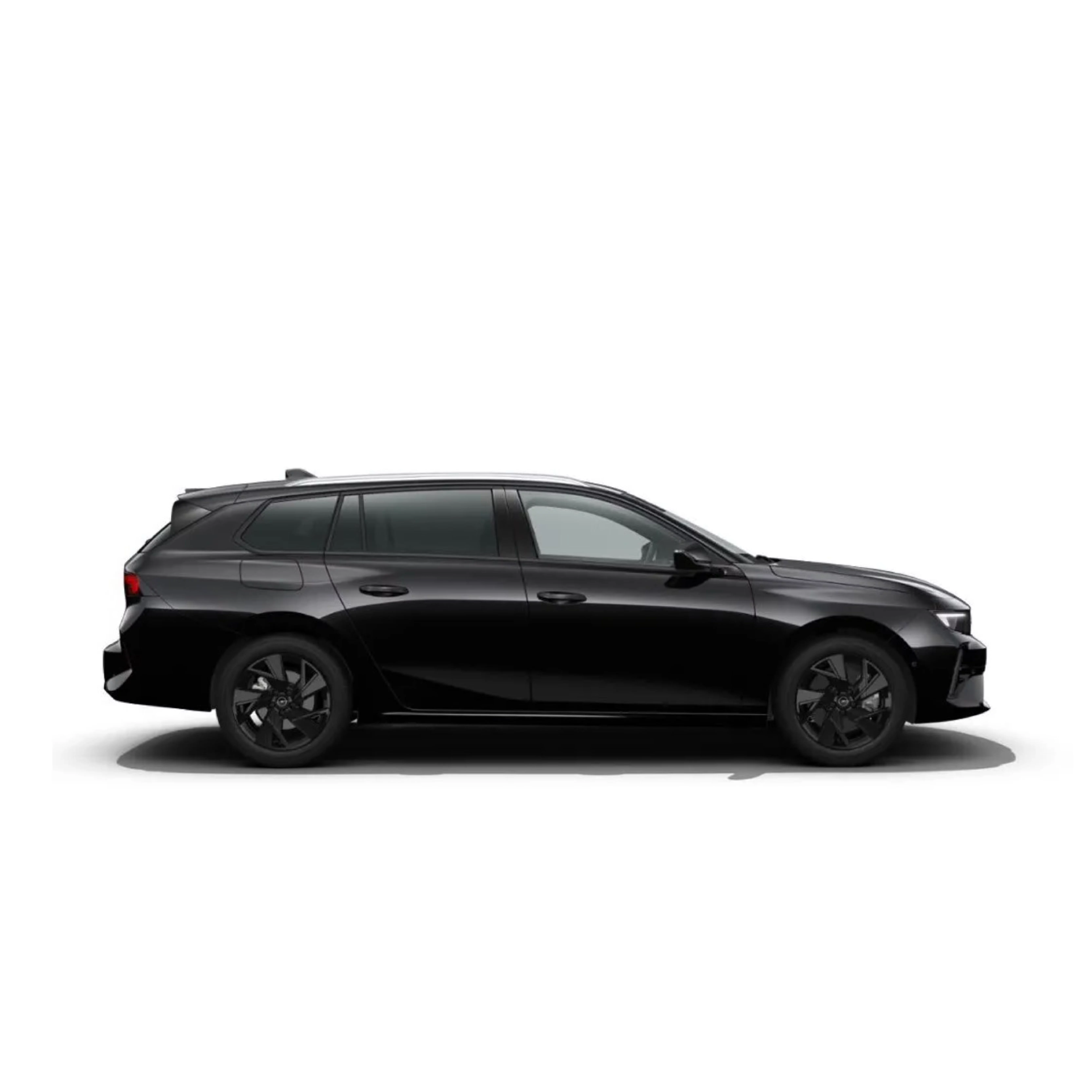 opel-astra-l-sportstourer-vor-weissem-hintergrund